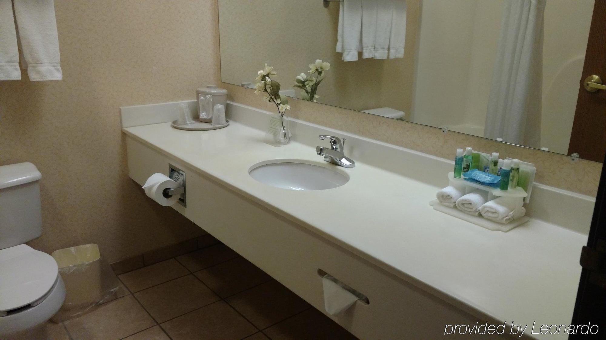 Holiday Inn Express Mount Pleasant- Scottdale By Ihg Buitenkant foto