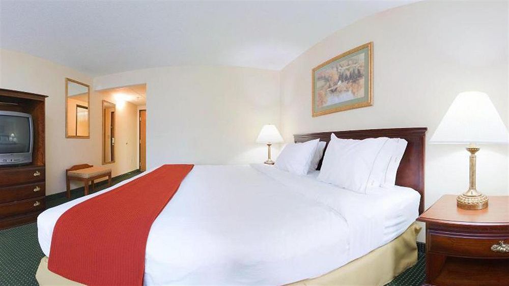 Holiday Inn Express Mount Pleasant- Scottdale By Ihg Buitenkant foto