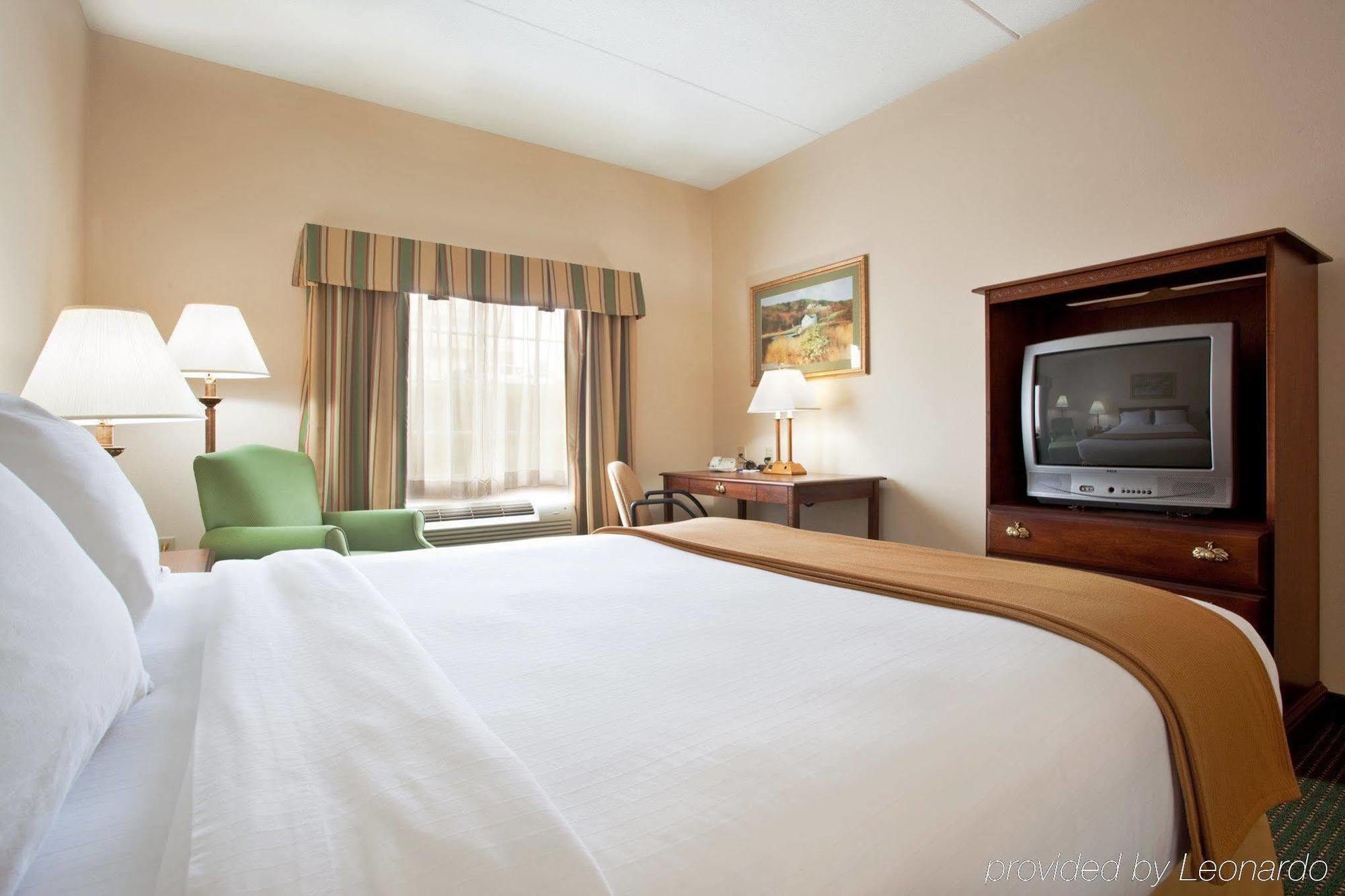 Holiday Inn Express Mount Pleasant- Scottdale By Ihg Buitenkant foto