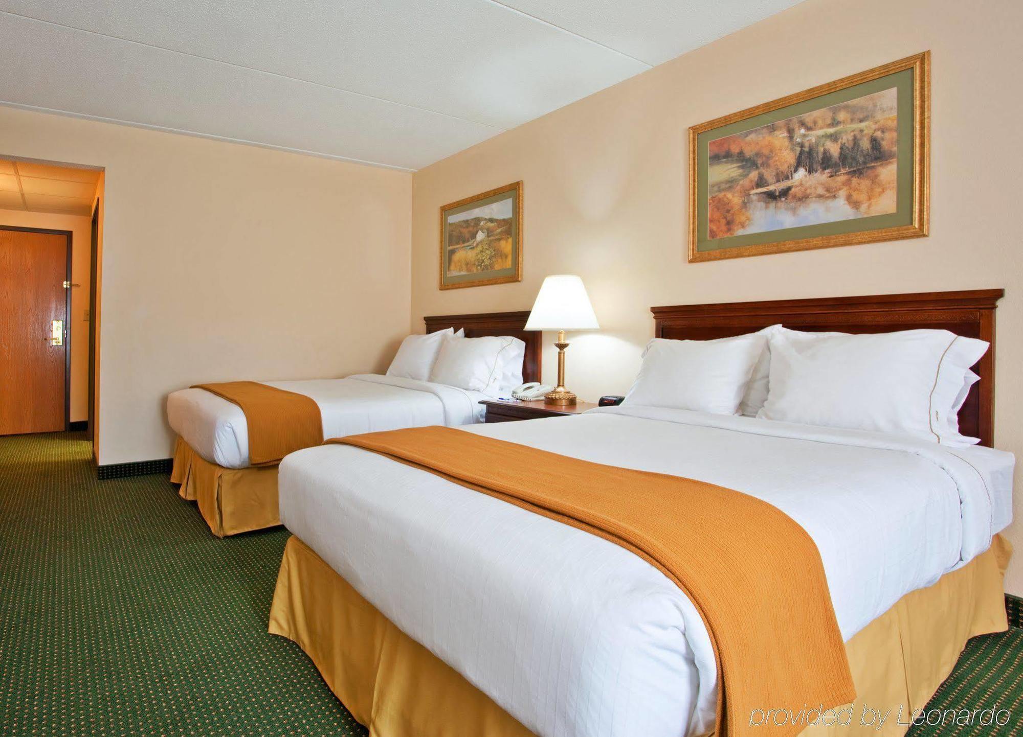 Holiday Inn Express Mount Pleasant- Scottdale By Ihg Buitenkant foto