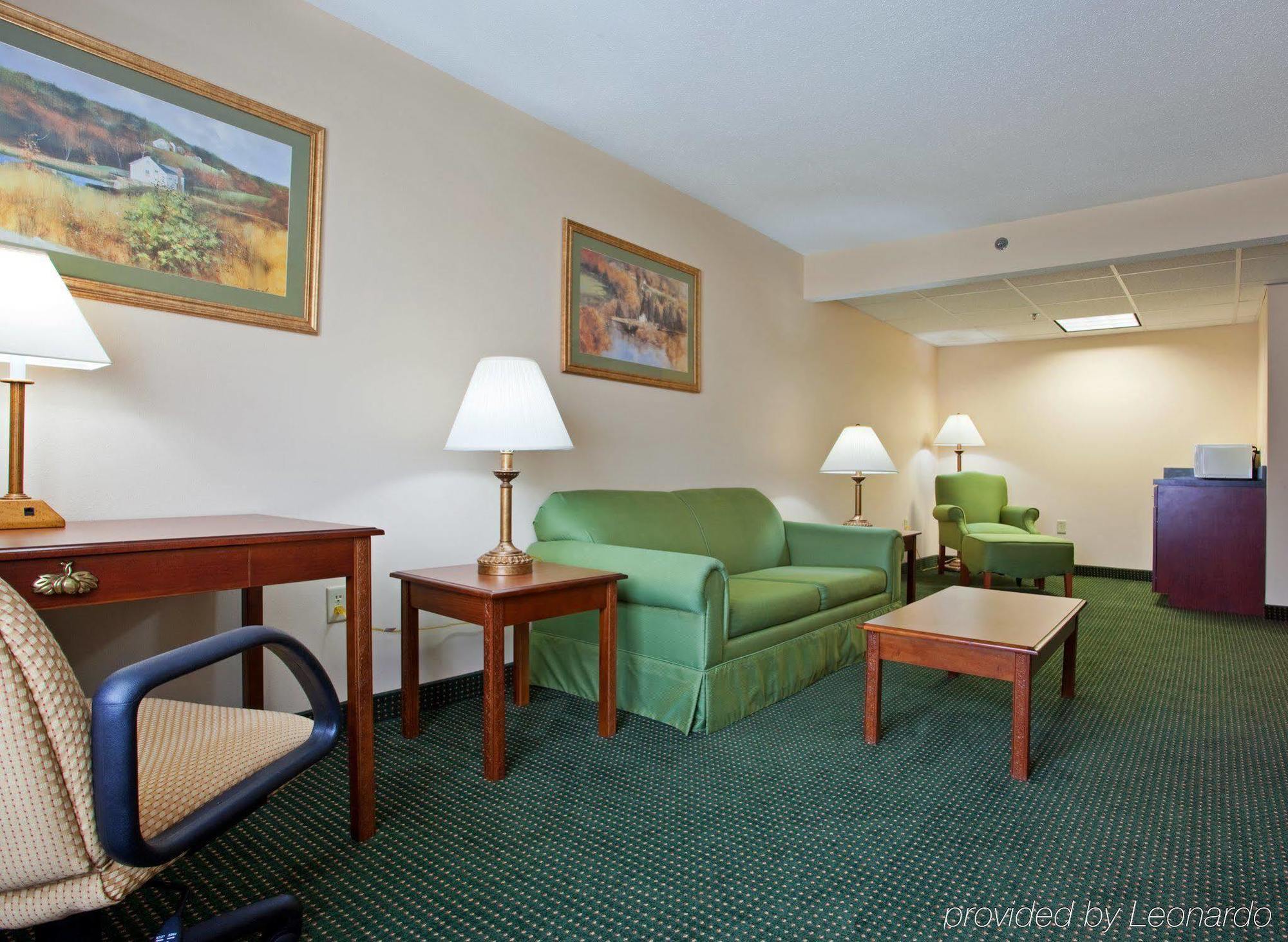 Holiday Inn Express Mount Pleasant- Scottdale By Ihg Buitenkant foto