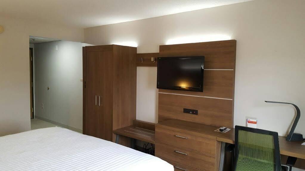 Holiday Inn Express Mount Pleasant- Scottdale By Ihg Buitenkant foto